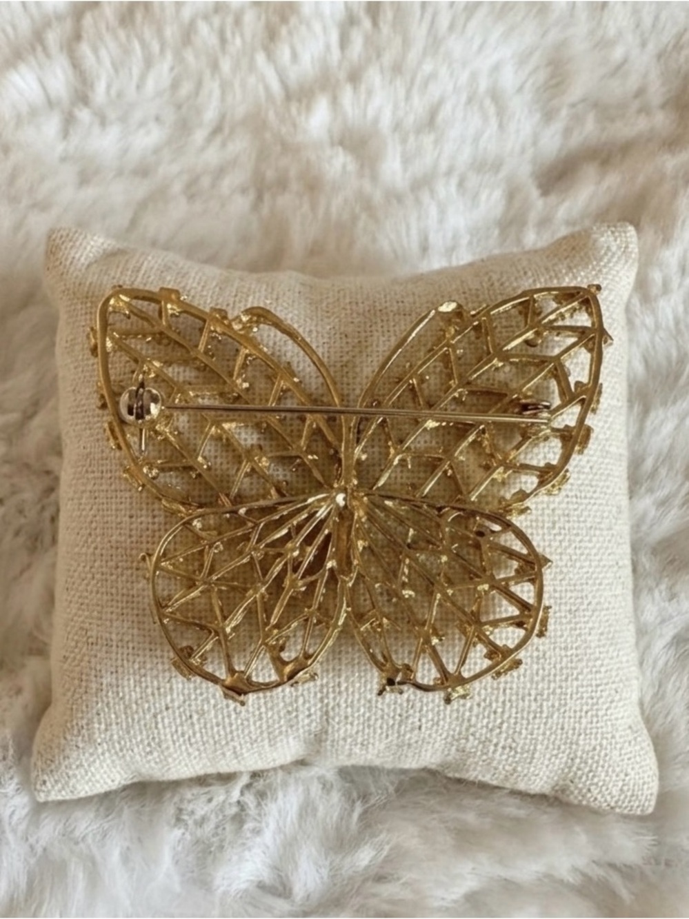 Vintage Gold Tone Butterfly Brooch Multicolor Rhinestone Filigree Estate Style - Picture 2 of 7